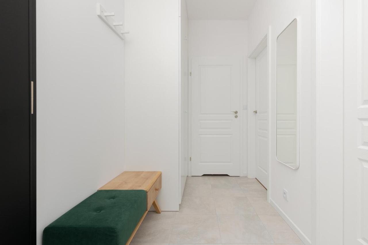Stacja Wola Apartments With Parking By Noclegi Renters Warsaw Exterior photo