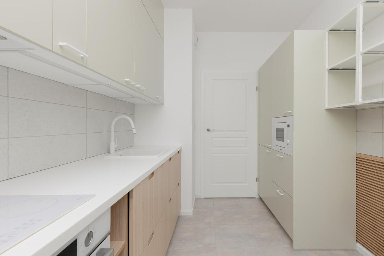 Stacja Wola Apartments With Parking By Noclegi Renters Warsaw Exterior photo