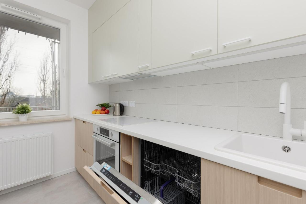 Stacja Wola Apartments With Parking By Noclegi Renters Warsaw Exterior photo