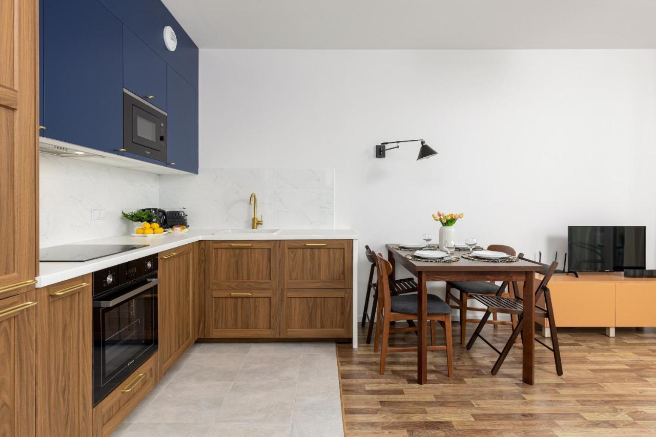 Stacja Wola Apartments With Parking By Noclegi Renters Warsaw Exterior photo
